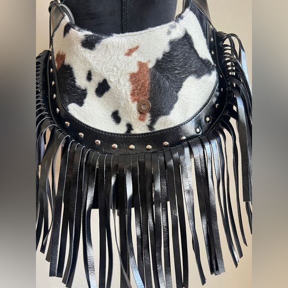 Fringed Black Leather & Cowhide Shoulder Bag with Western Buckle - Picture 4 of 7